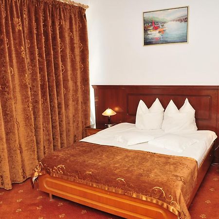 Hotel Emma Est Craiova Exterior photo