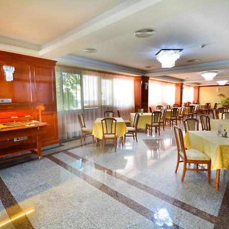 Hotel Emma Est Craiova Exterior photo
