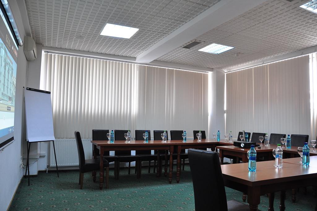 Hotel Emma Est Craiova Exterior photo