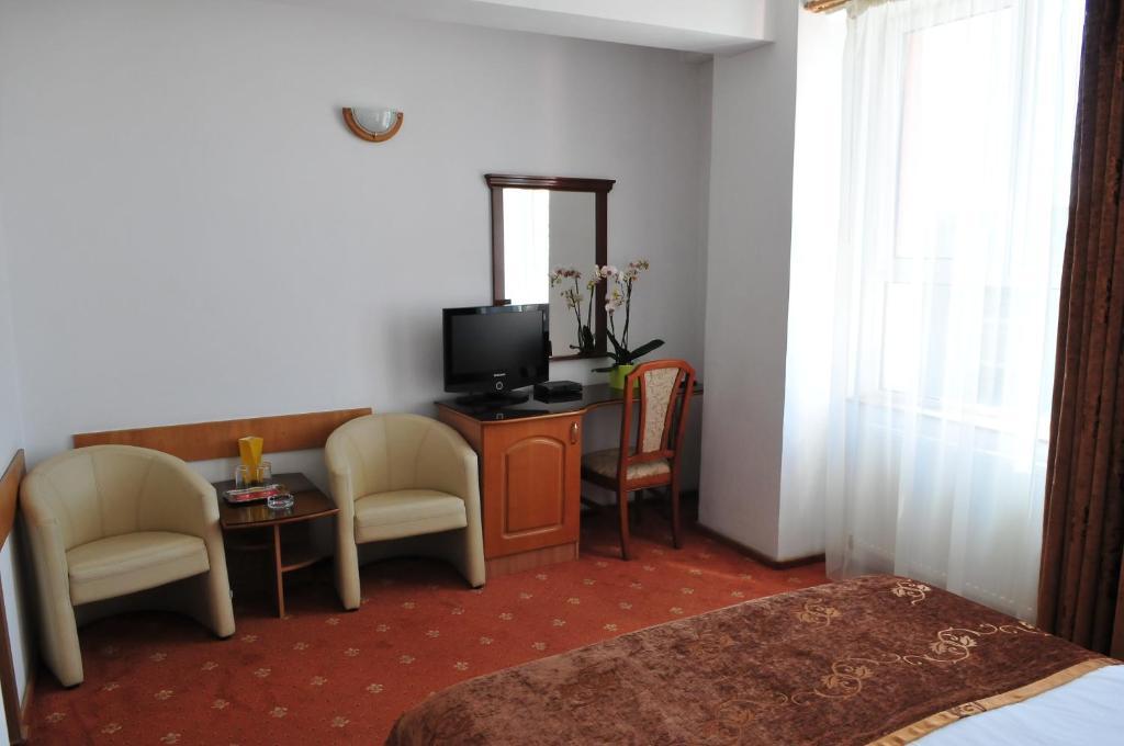Hotel Emma Est Craiova Exterior photo